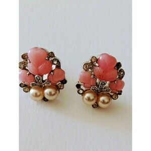 RARE 1948 CROWN TRIFARI FRAGONARD CLIP ON EARRINGS
